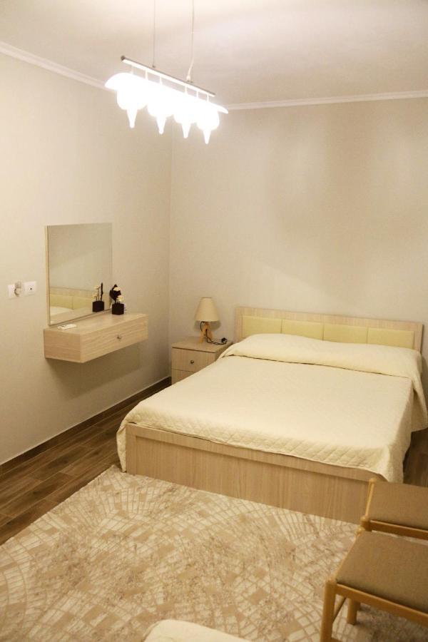 New Bazaar Arben'S Apartment Tirana Kültér fotó